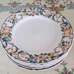 Mikasa MAGICAL MEADOW Ultra Cream Dinner Plates  Lot of 4 plus 2